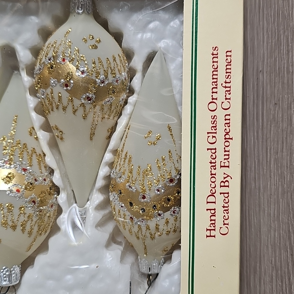 Vintage 70s Christmas Classics Set Of 6 Glass Teardrop White Ornaments - Picture 4 of 14